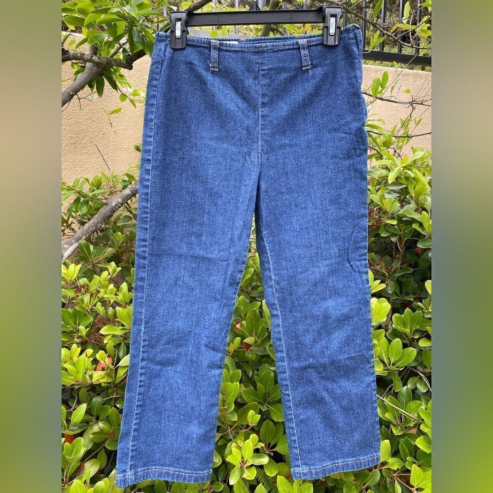 👖DKNY CAPRI JEANS Size 8 Side Zip with belt loops & flat front. GUC